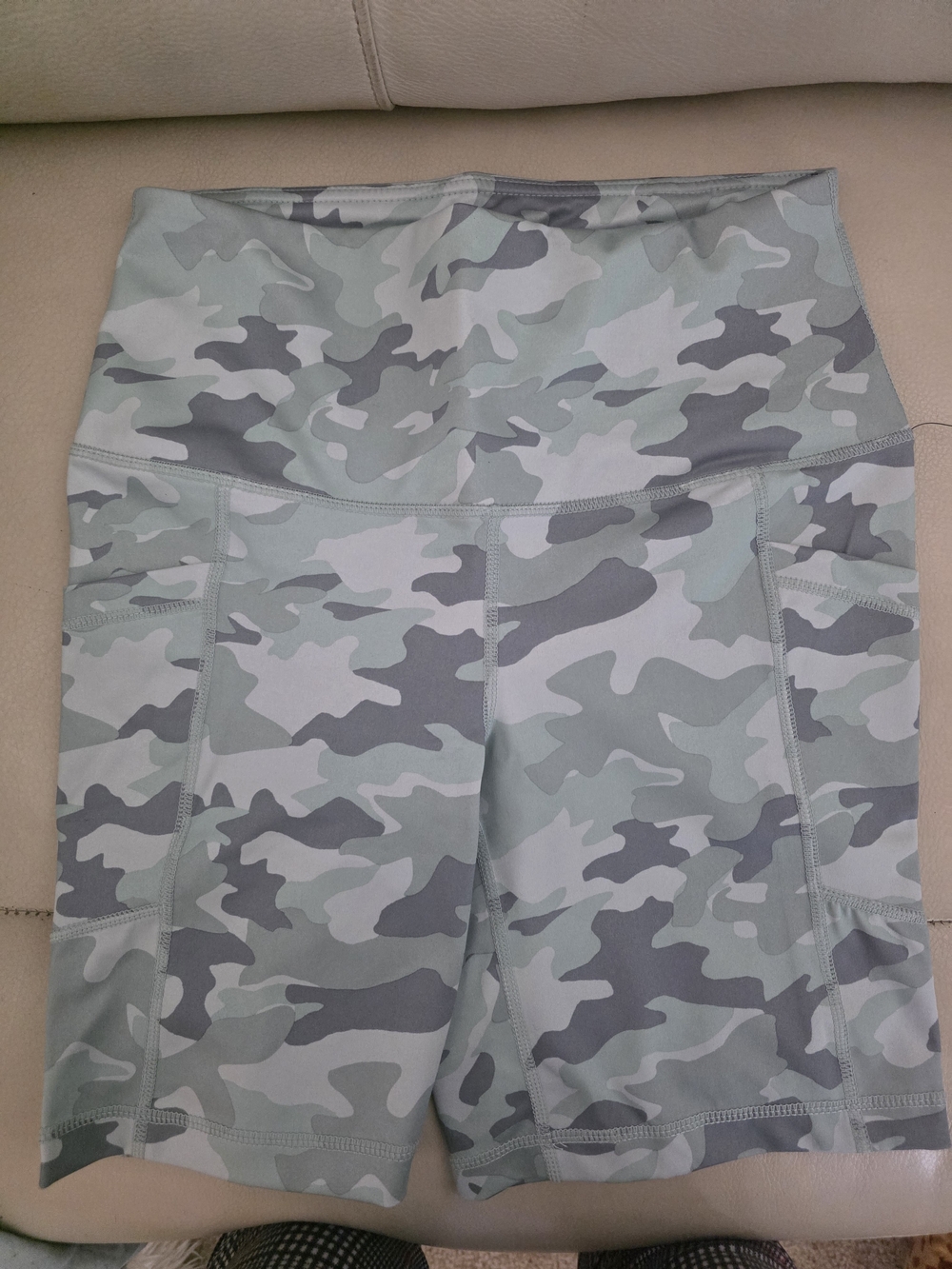 High-Waist Camo Performance Bike Shorts - Sage/Gray